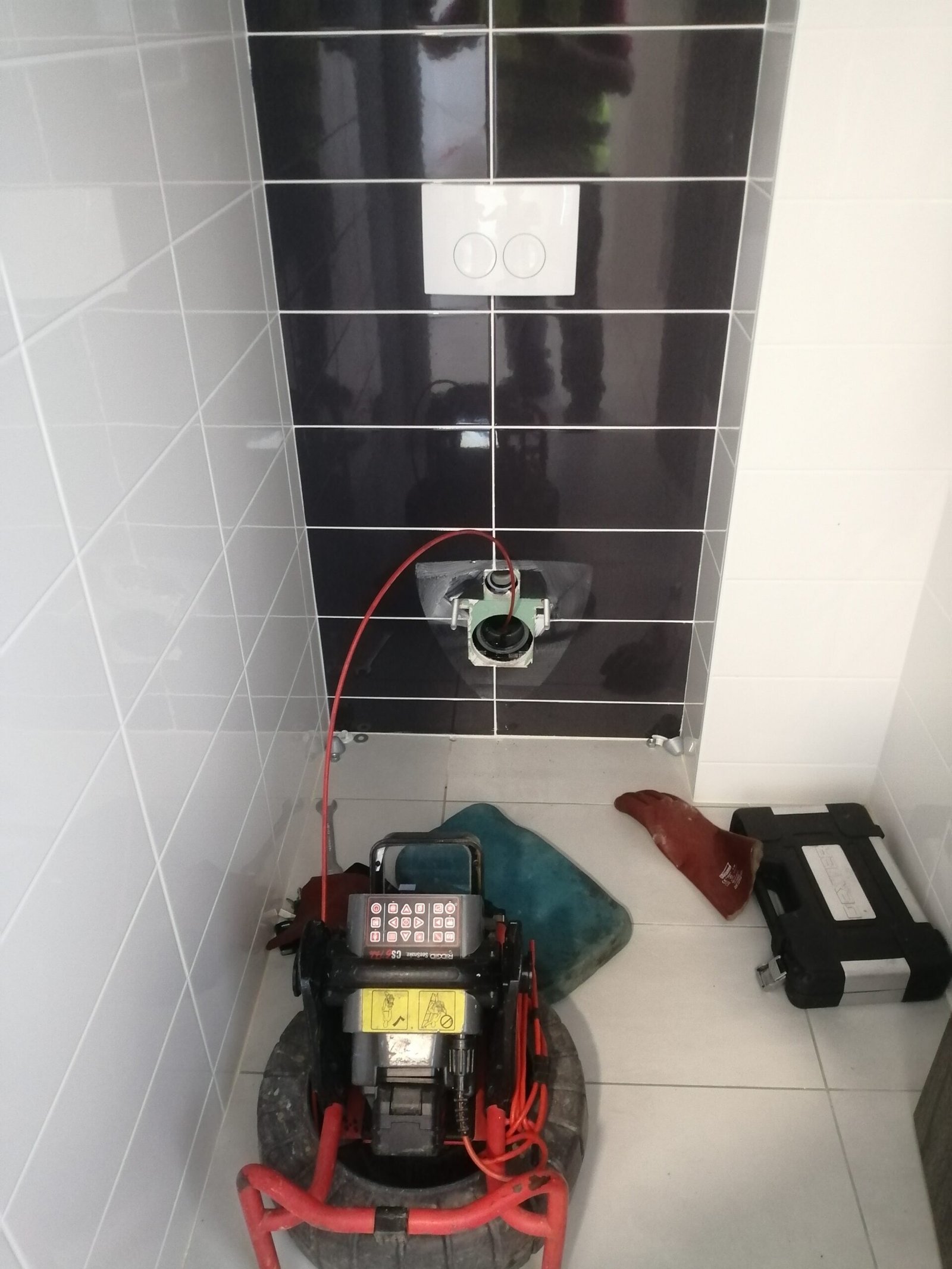 Canalisation bouchée avant intervention à Villefontaine 38090